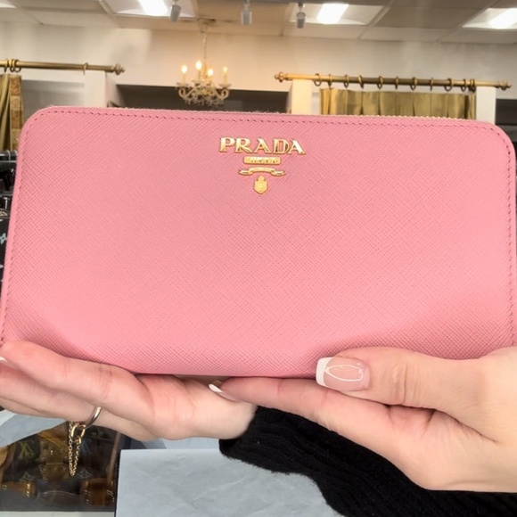 Prada wallet - Picture 1 of 6